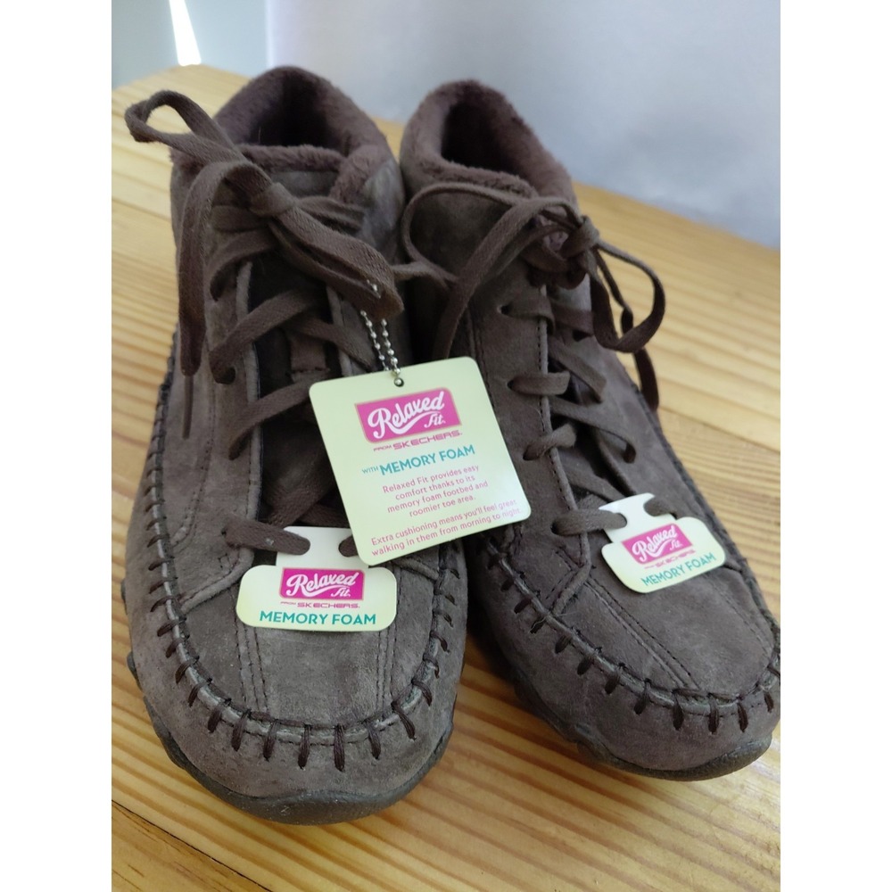 Skechers Totem Pole Womens Sz 6 choc Suede Memory Foam Moccasin Boots 49013 NEW